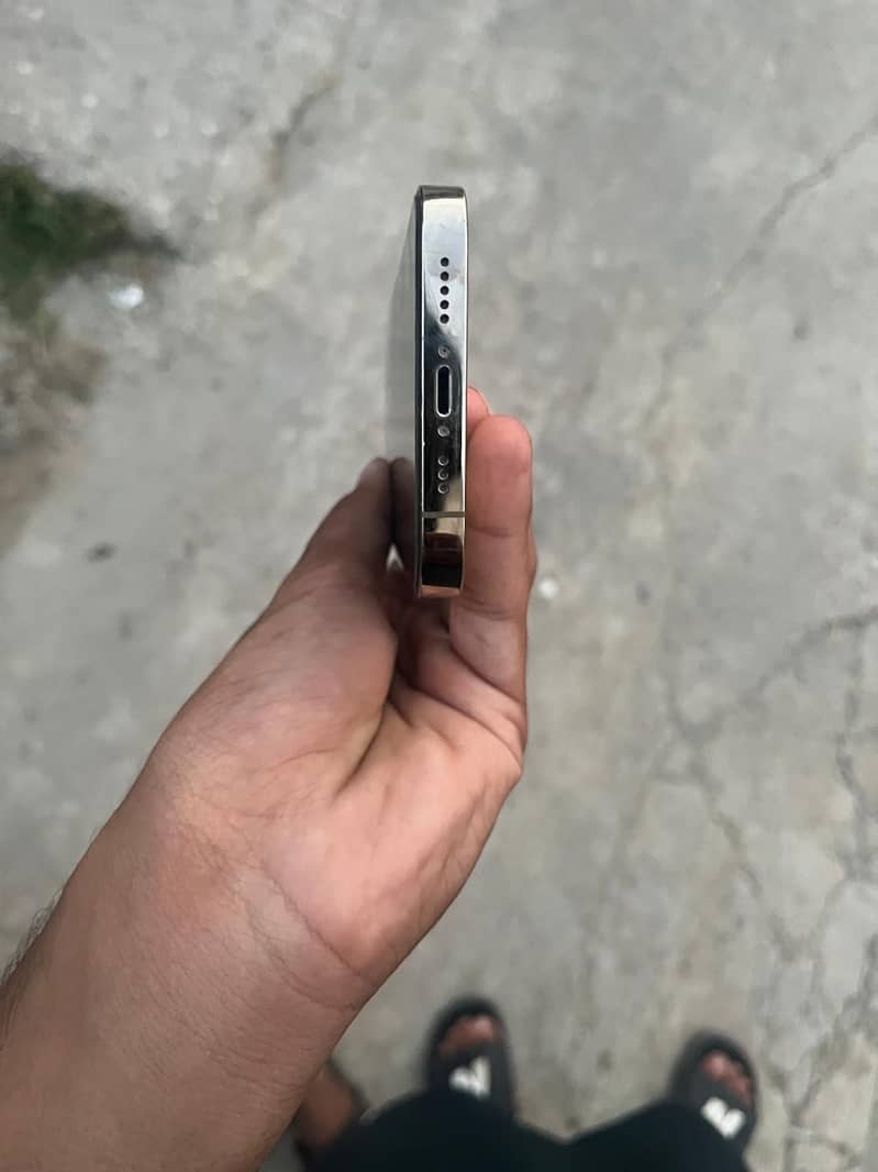 Apple iPhone 14 Pro 2