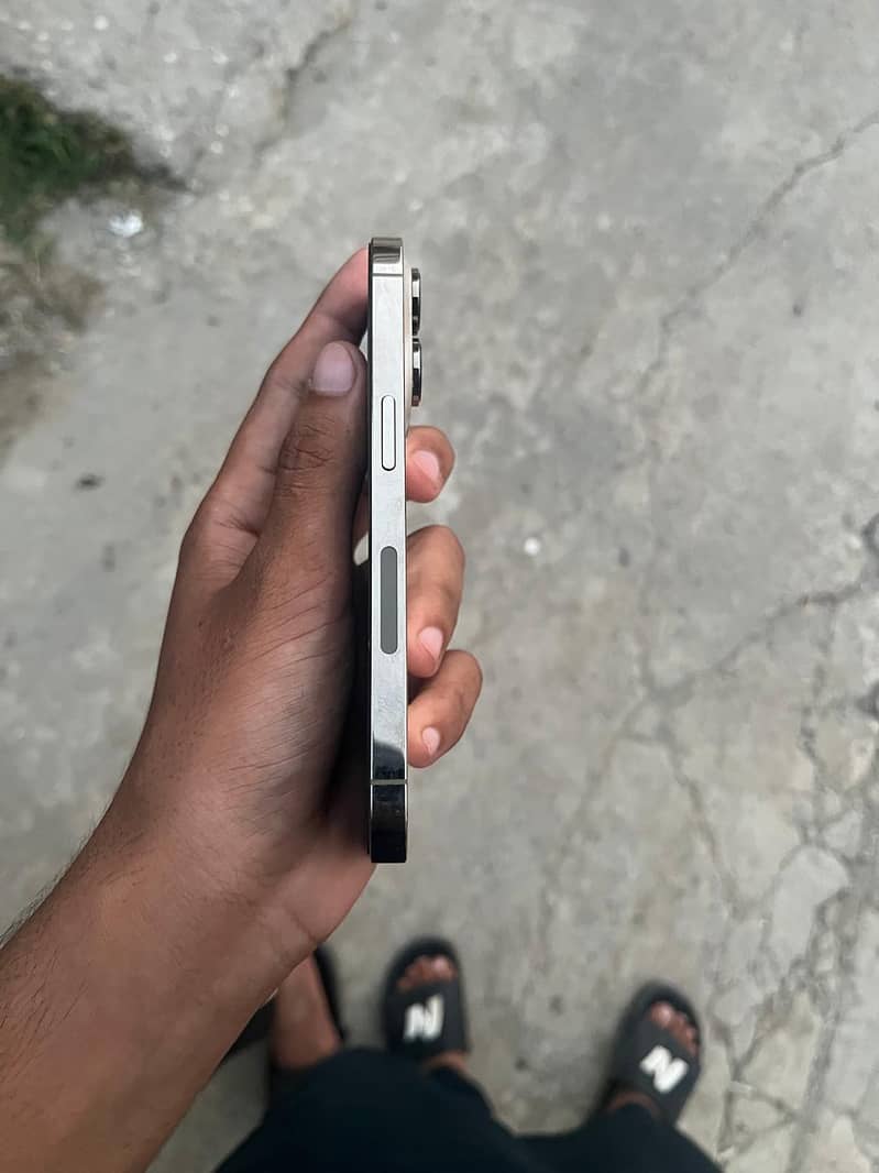 Apple iPhone 14 Pro 4