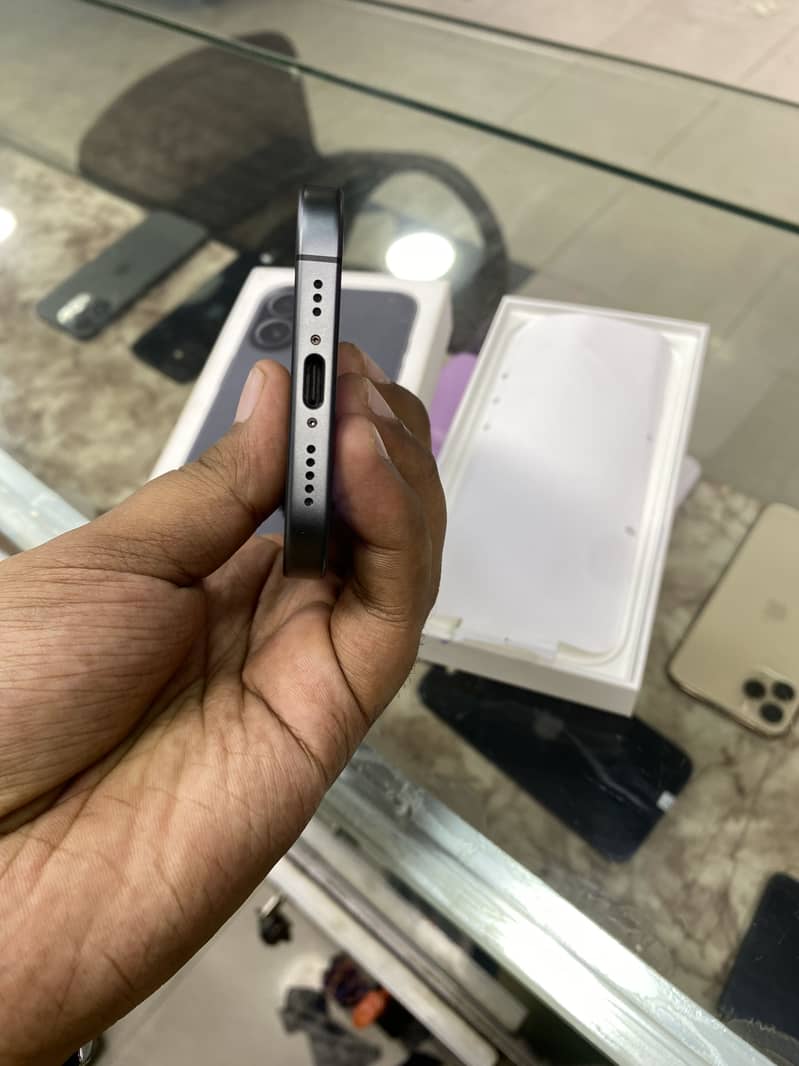 Apple iPhone 17 4