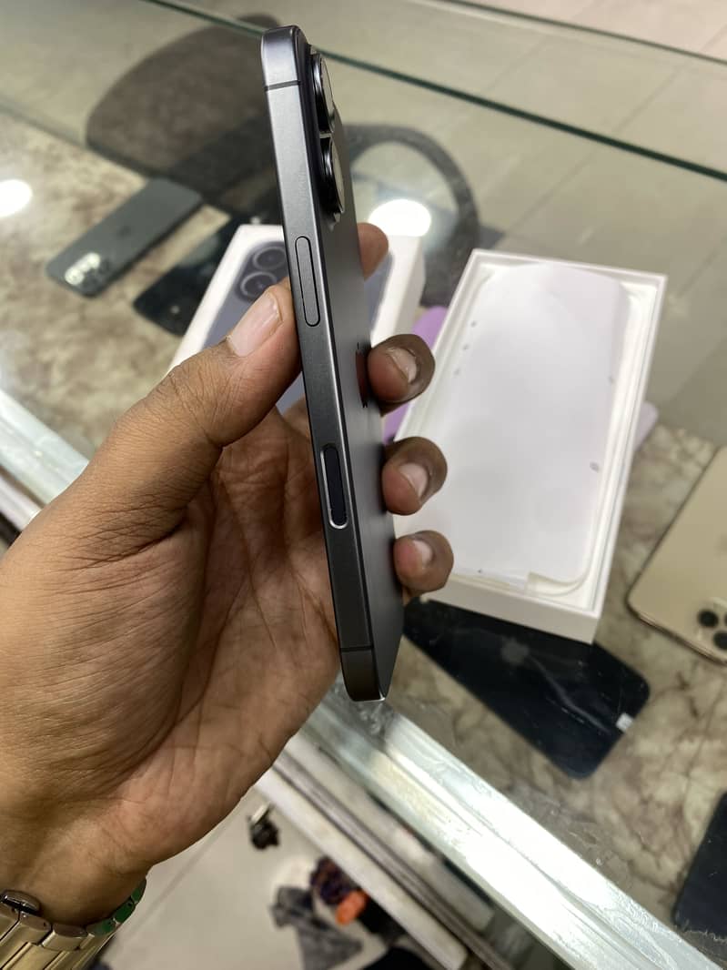 Apple iPhone 17 5