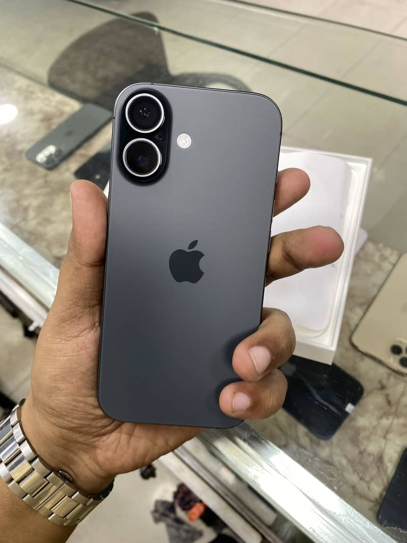 Apple iPhone 17 6