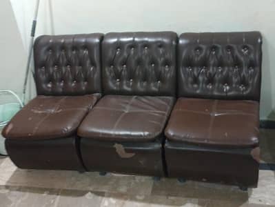 used kursi hai serious buyers contact krli 6000