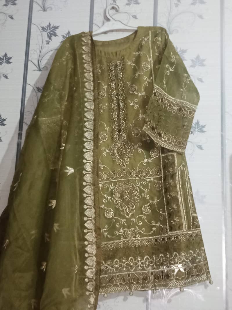 Dresses 0