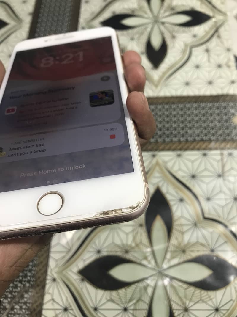 Apple iPhone 8 Plus 0
