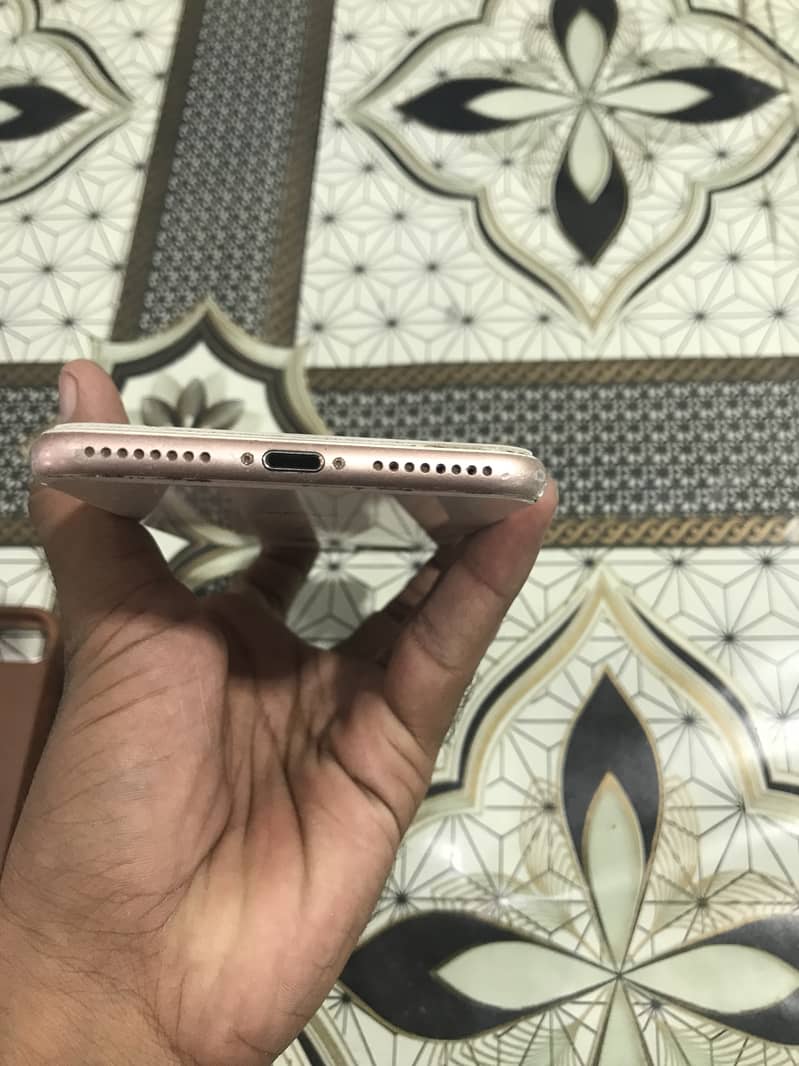 Apple iPhone 8 Plus 1