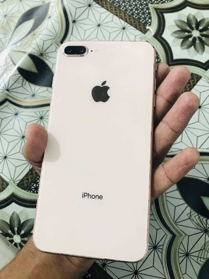 Apple iPhone 8 Plus 4