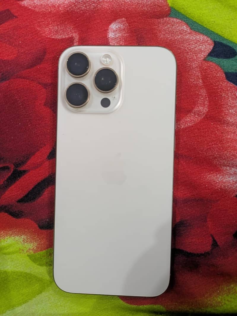 Apple iPhone 16 Pro Max 3