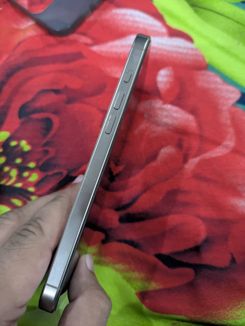 Apple iPhone 16 Pro Max 5