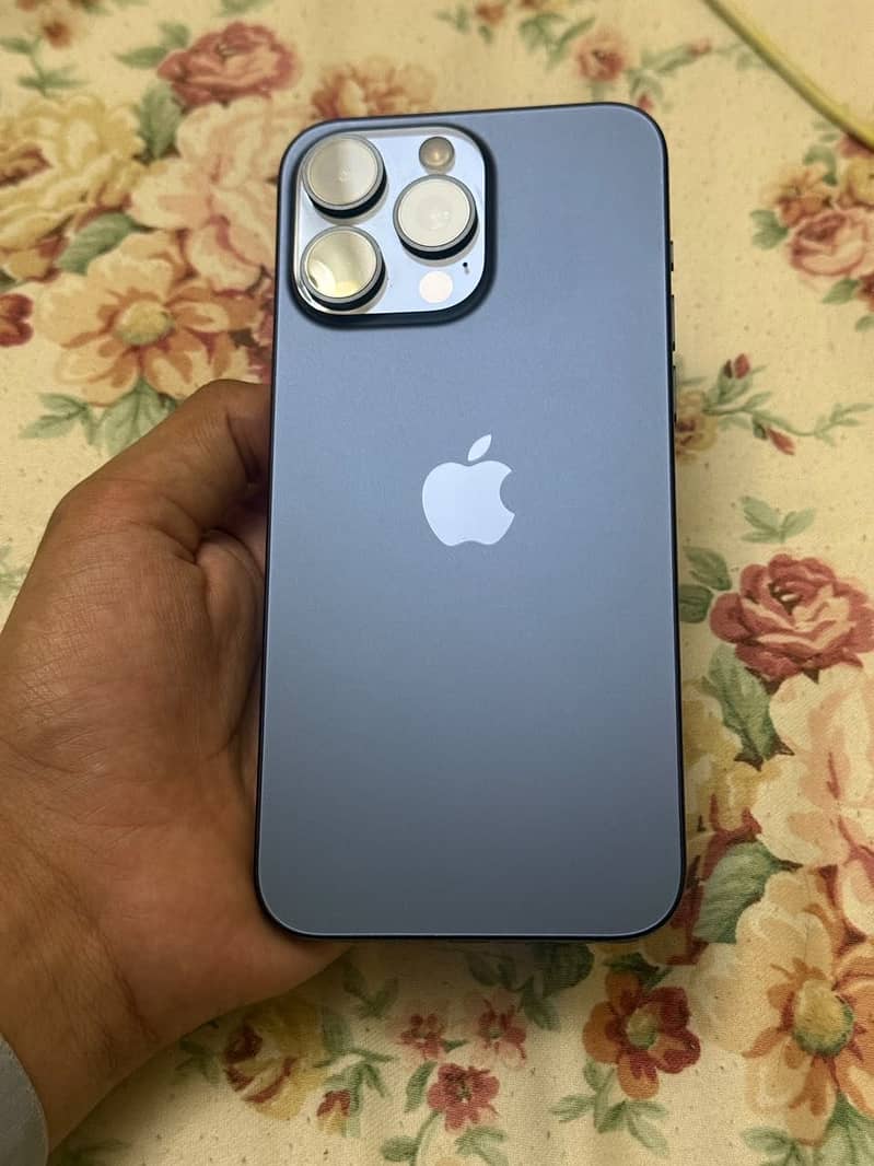 Apple iPhone 15 Pro Max 0