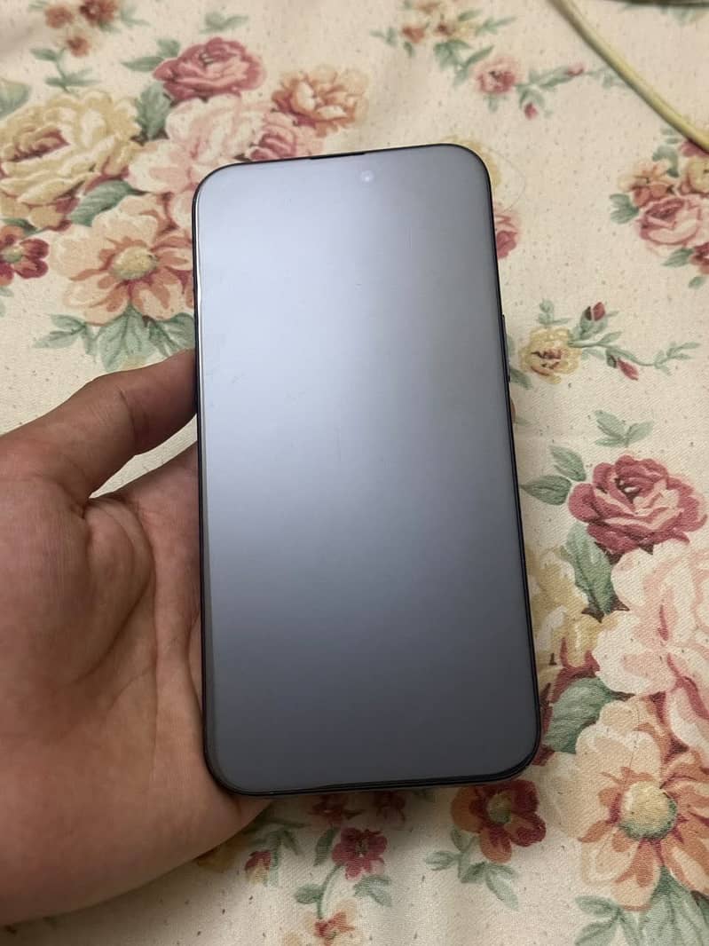 Apple iPhone 15 Pro Max 4