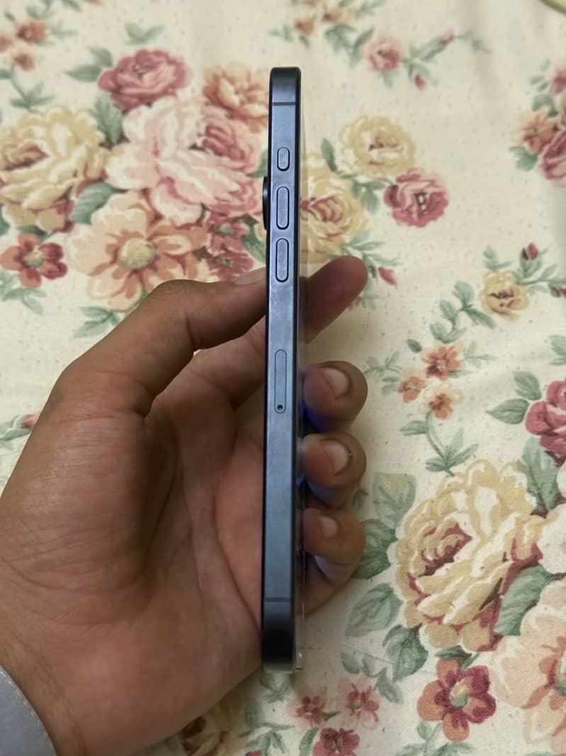 Apple iPhone 15 Pro Max 6