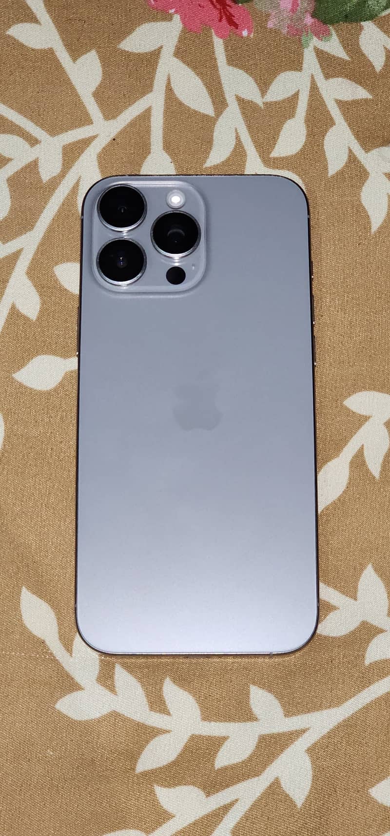 Apple iPhone 16 Pro Max 4