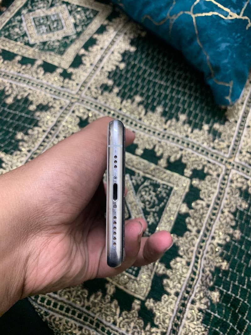 Apple iPhone 11 Pro 1
