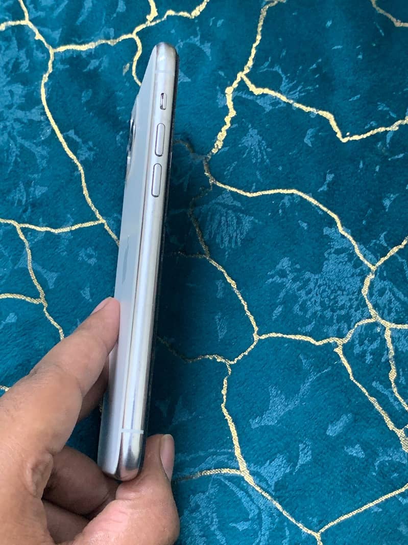 Apple iPhone 11 Pro 2