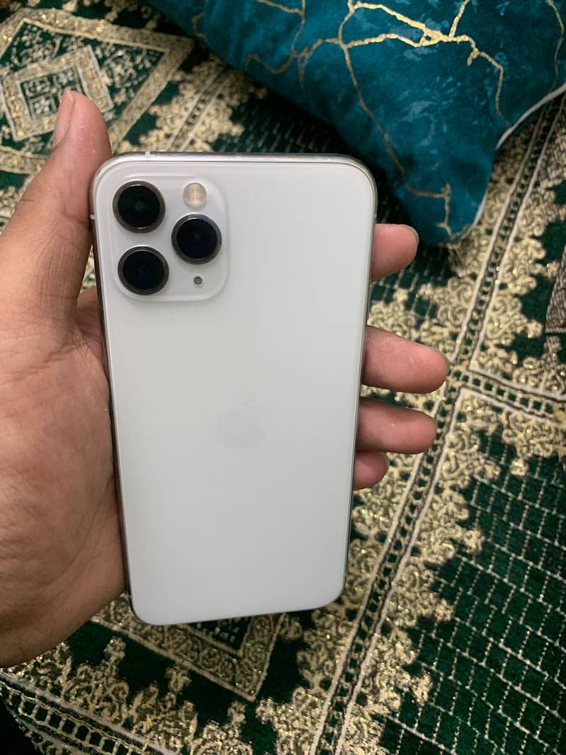 Apple iPhone 11 Pro 4