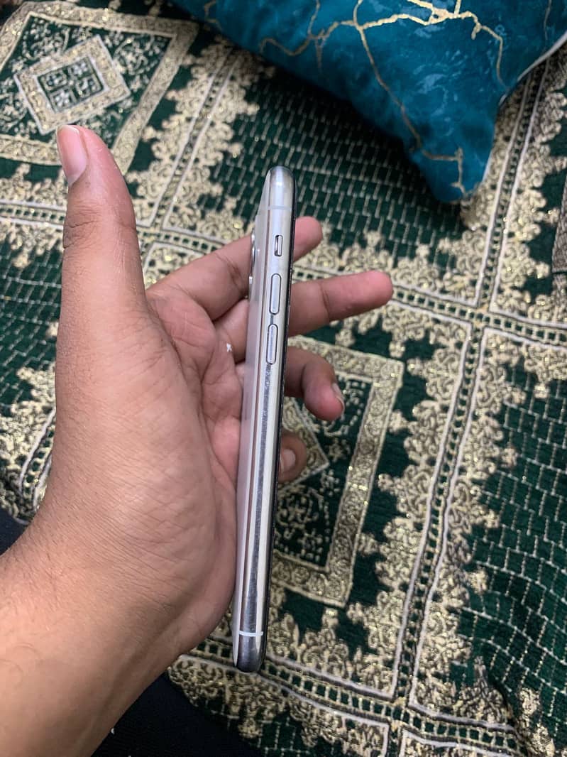 Apple iPhone 11 Pro 6
