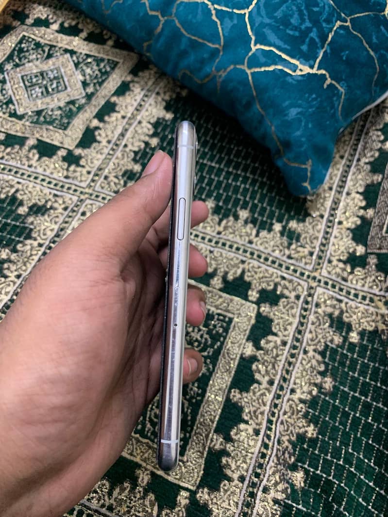 Apple iPhone 11 Pro 8