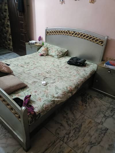 Bed nd dressing