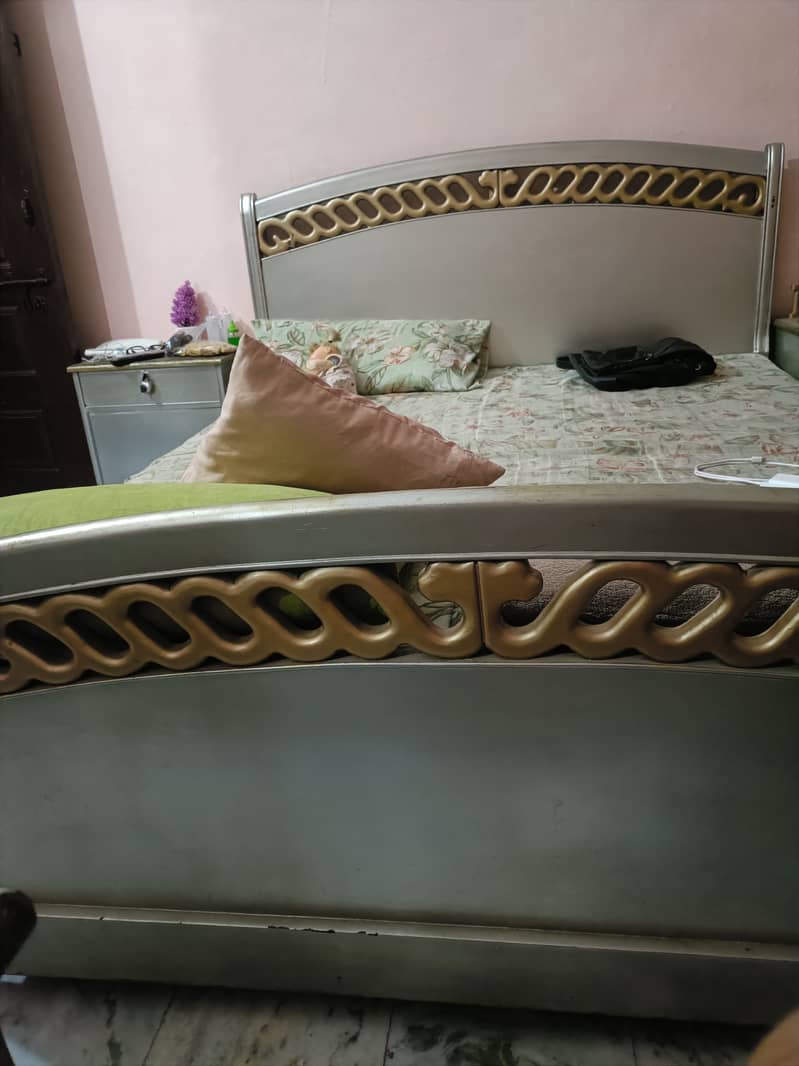 Bed nd dressing 1