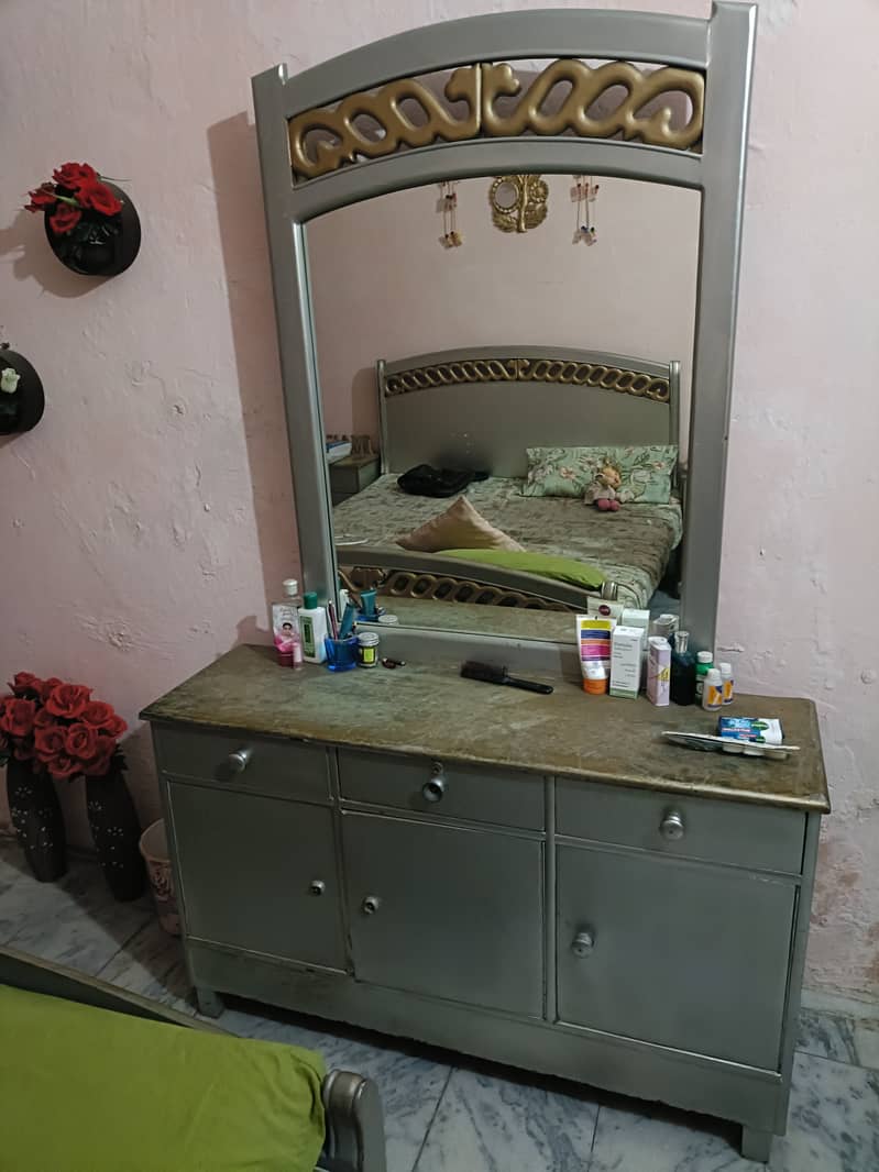 Bed nd dressing 6