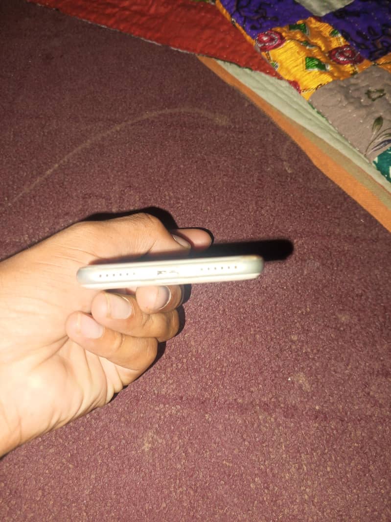 Apple iPhone 8 5