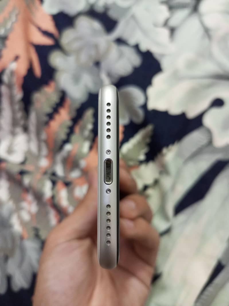 Apple iPhone SE 6