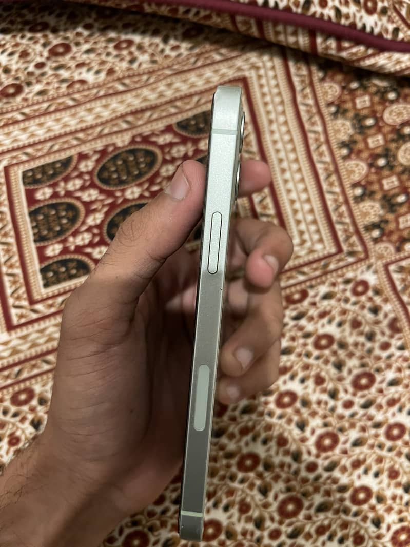 Apple iPhone 12 1