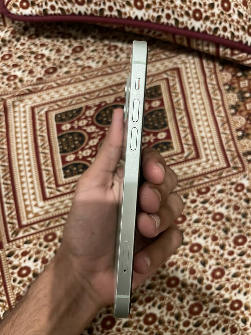Apple iPhone 12 2