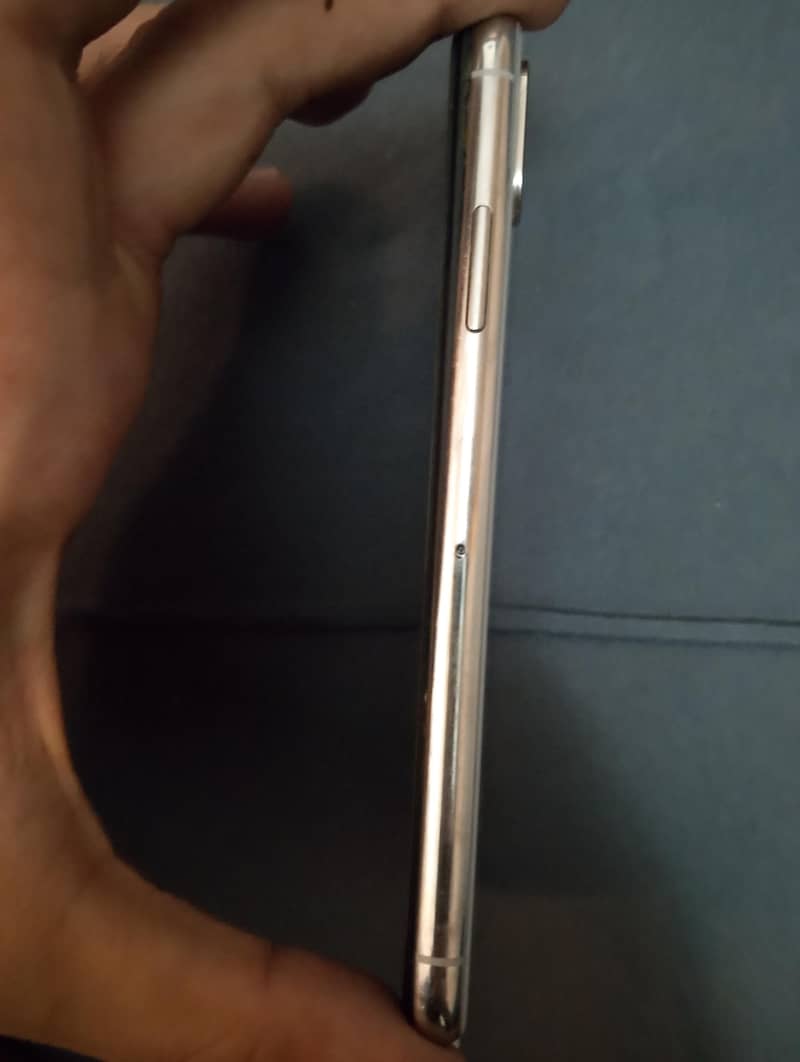 Apple iPhone X 3