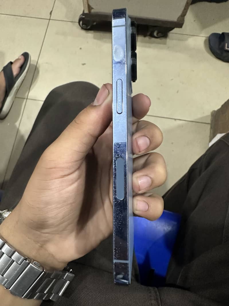 Apple iPhone 13 Pro 3