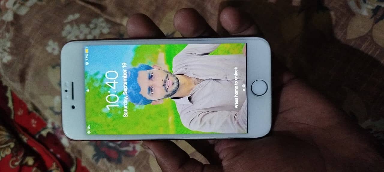 Apple iPhone 7 0