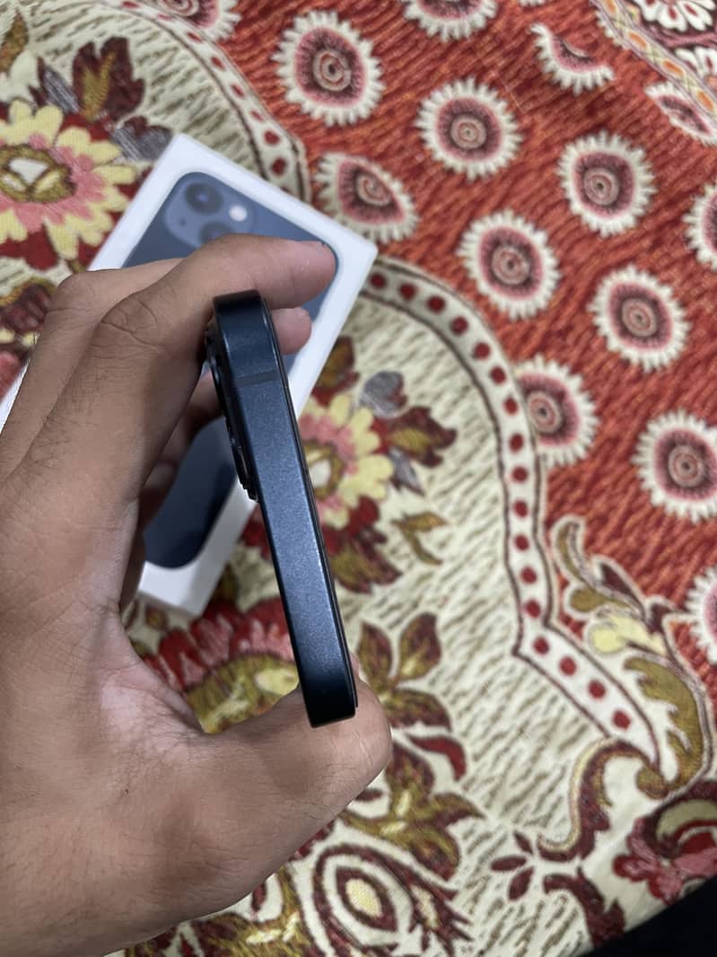 Apple iPhone 13 2
