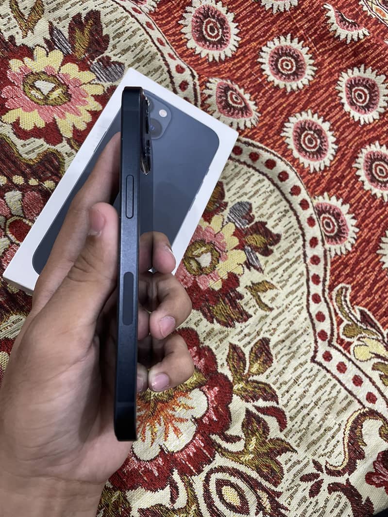 Apple iPhone 13 4