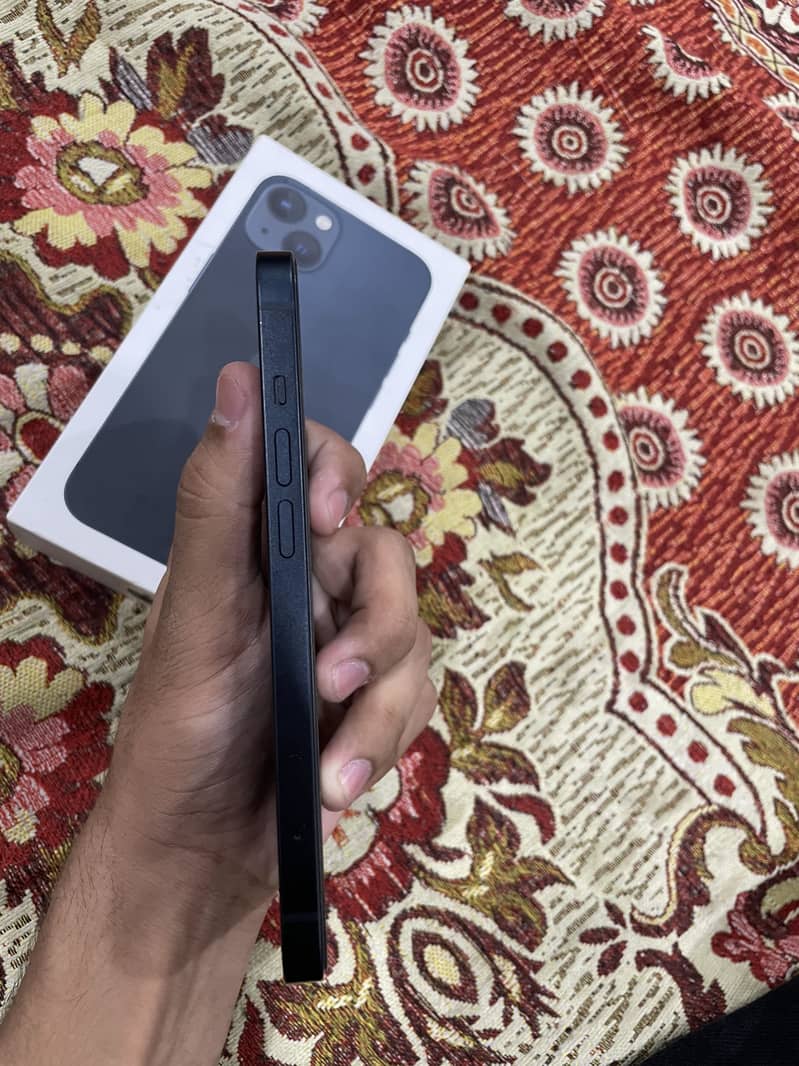 Apple iPhone 13 5