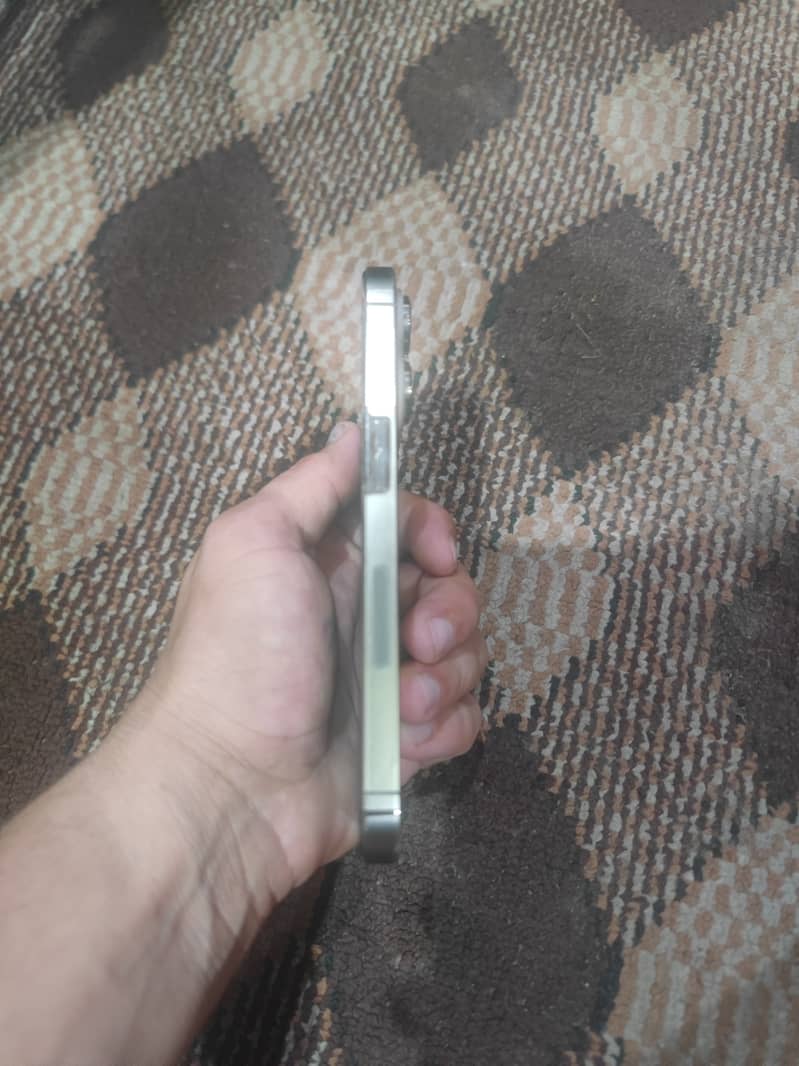 Apple iPhone 14 Pro 2