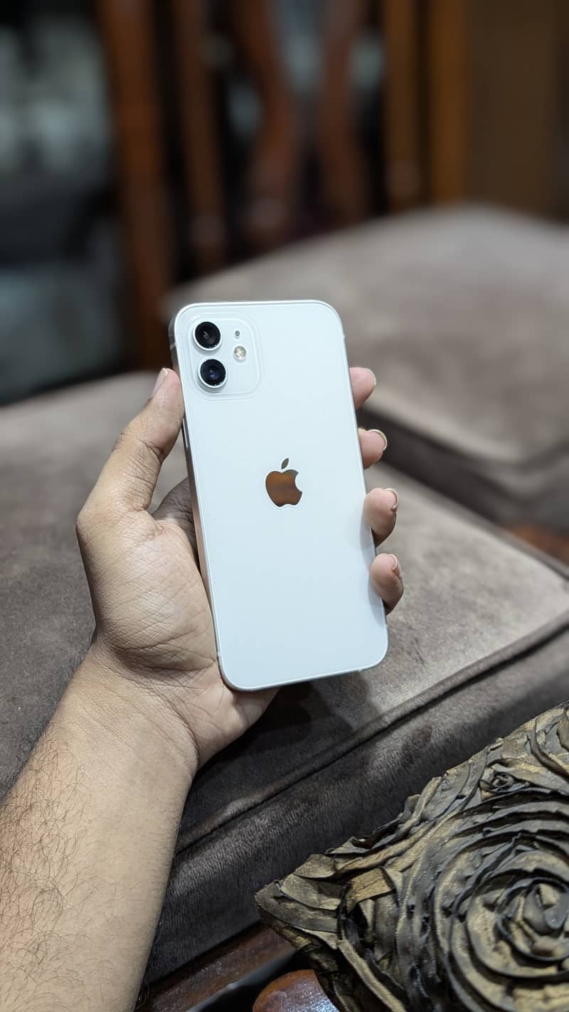 Apple iPhone 12 4