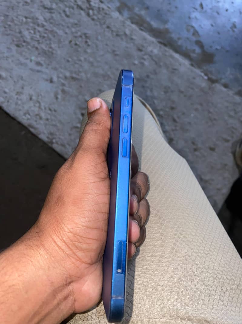 Apple iPhone 12 2