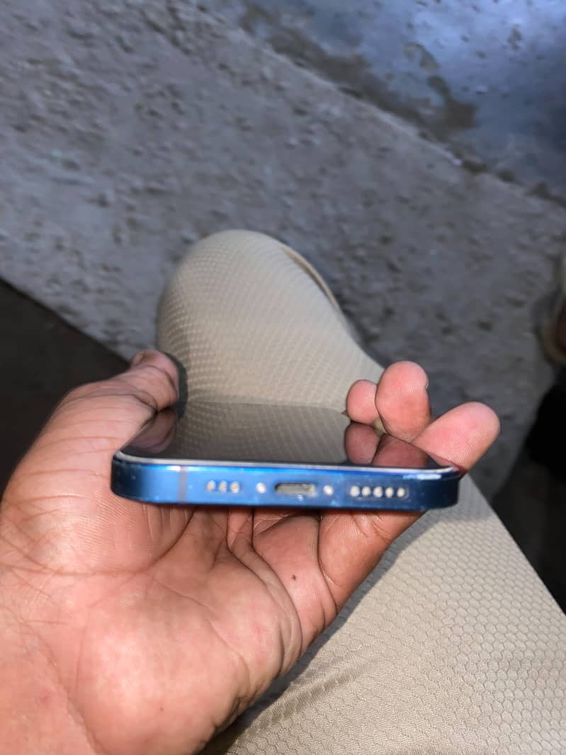 Apple iPhone 12 7