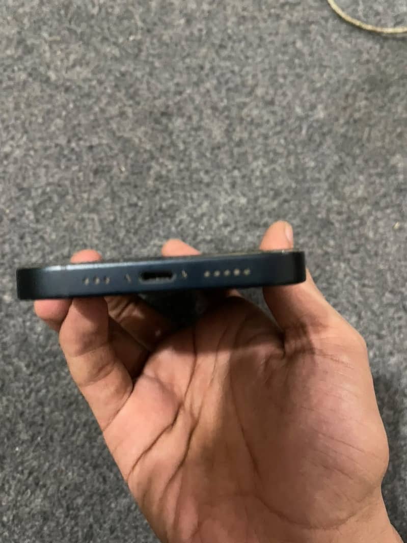 Apple iPhone 13 1