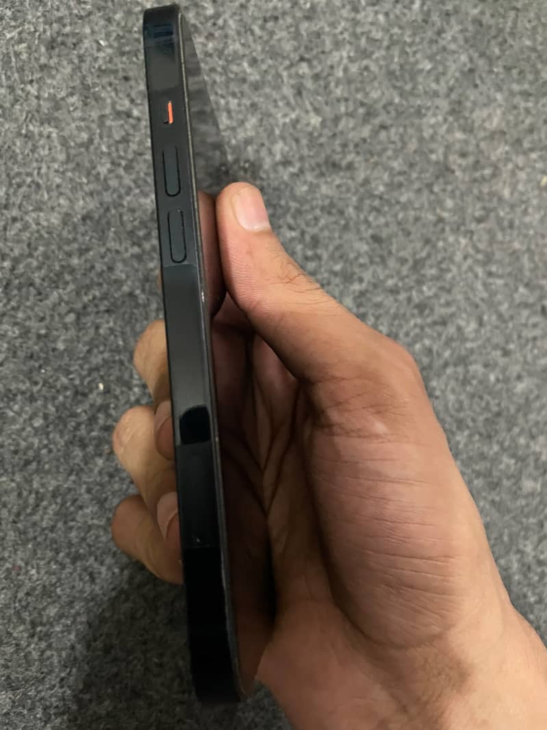 Apple iPhone 13 6