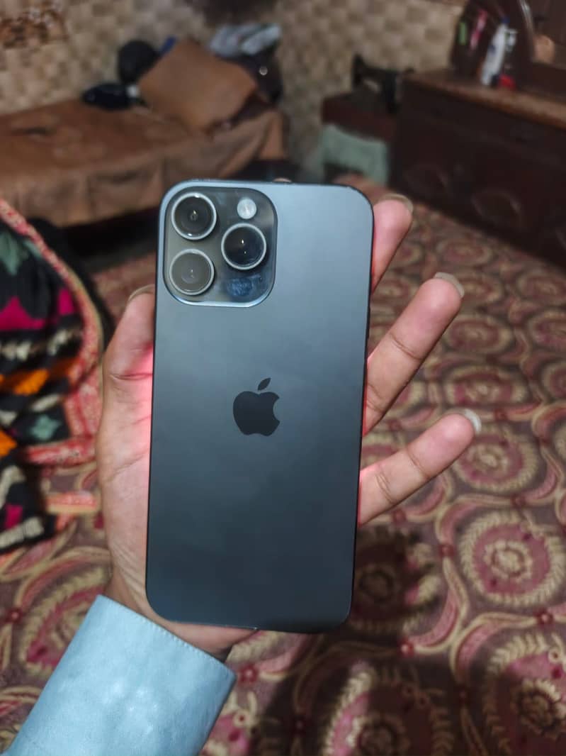 Apple iPhone 16 Pro Max 1