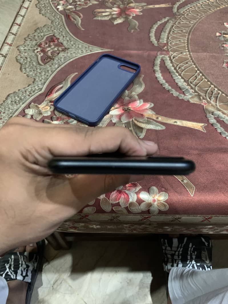 Apple iPhone 7 Plus 2