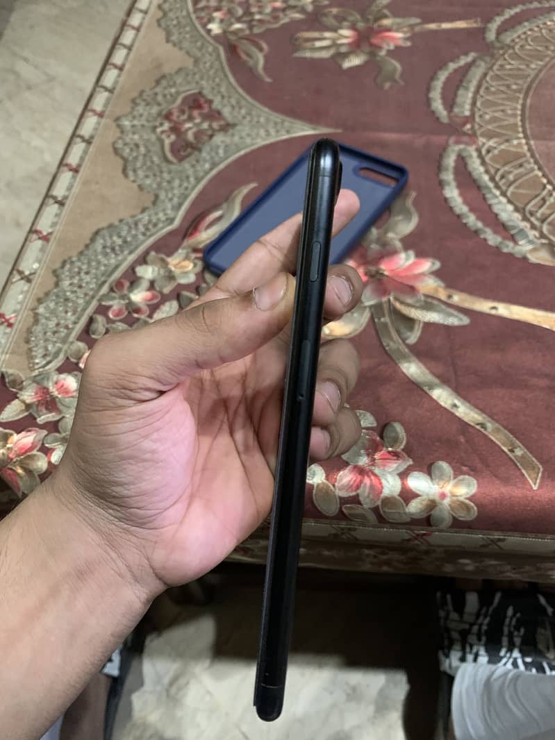 Apple iPhone 7 Plus 3