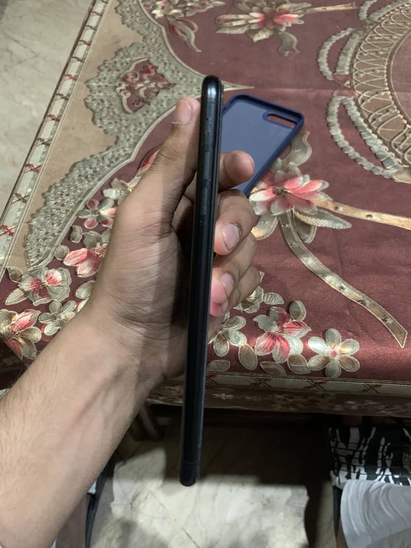 Apple iPhone 7 Plus 5