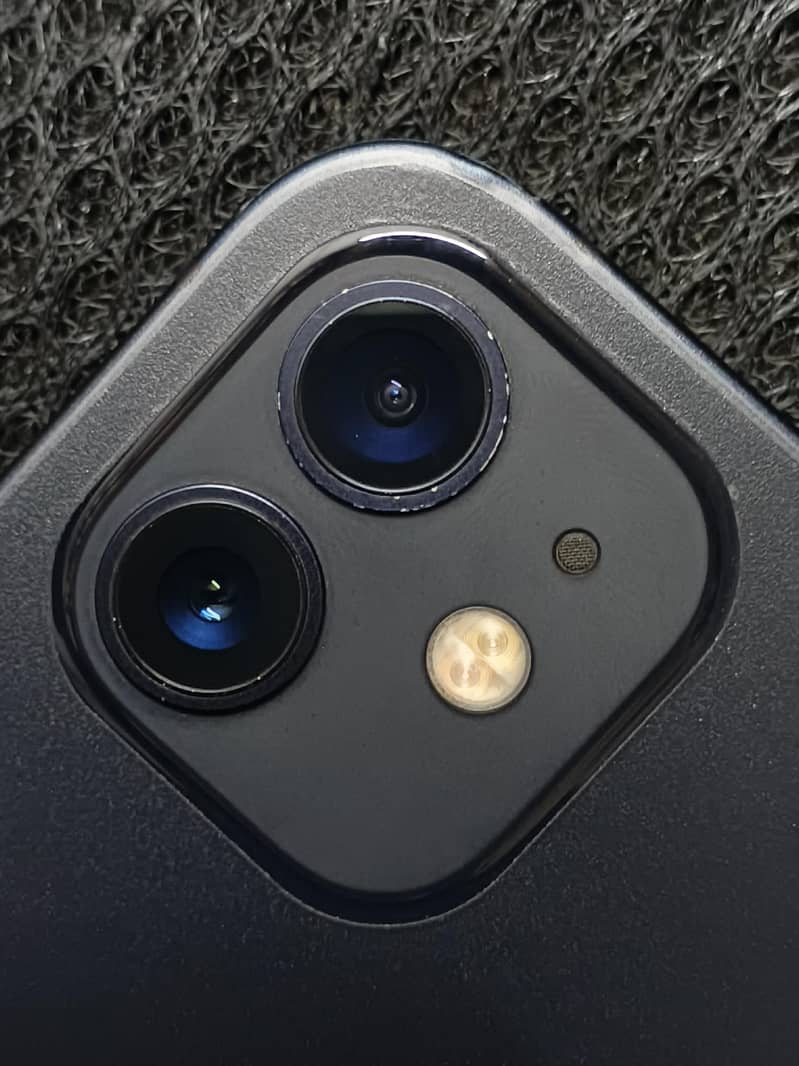 Apple iPhone 12 4