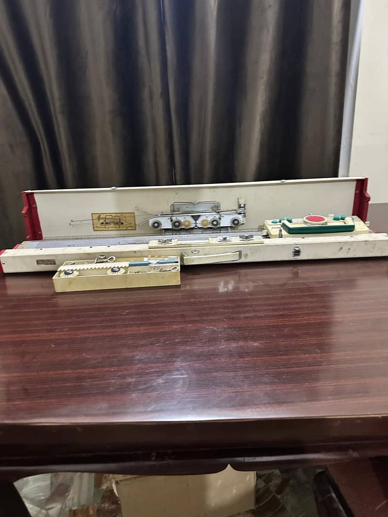 Singer Knitting Machine 0