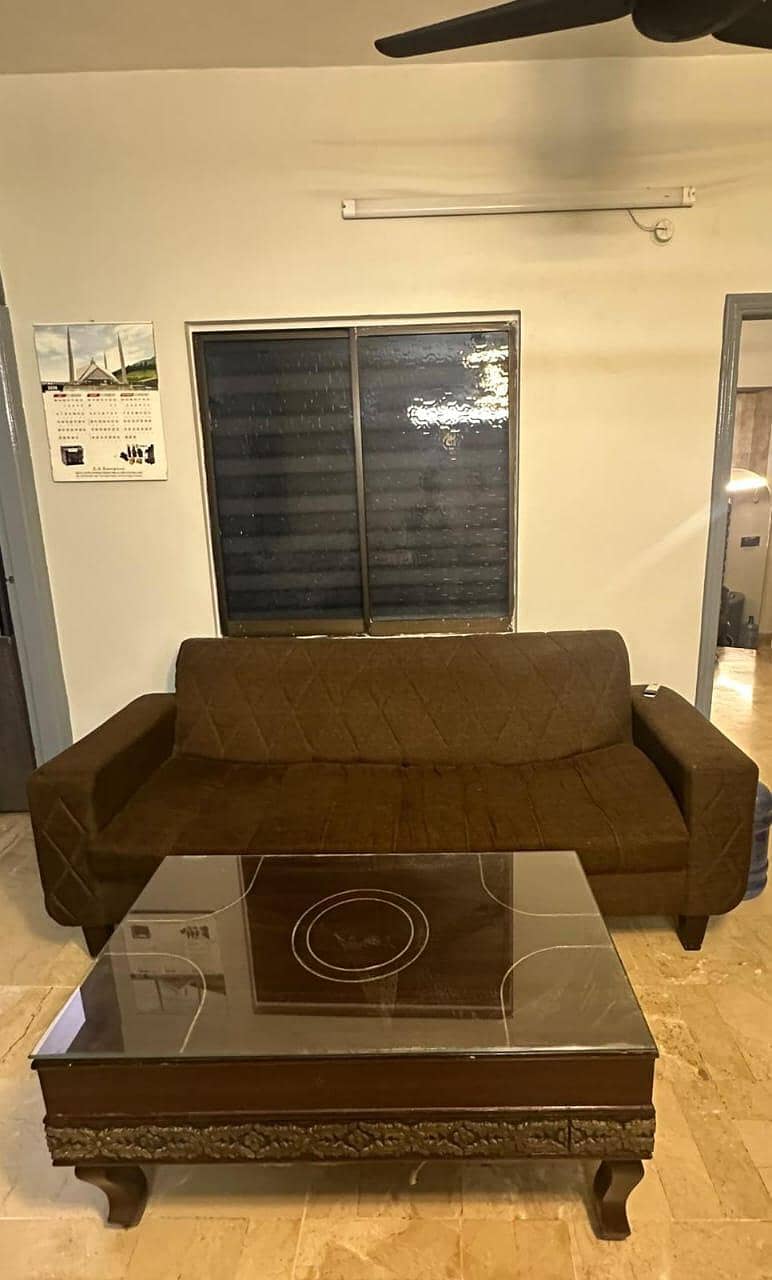 SOFA AND CENTER TABLE 0
