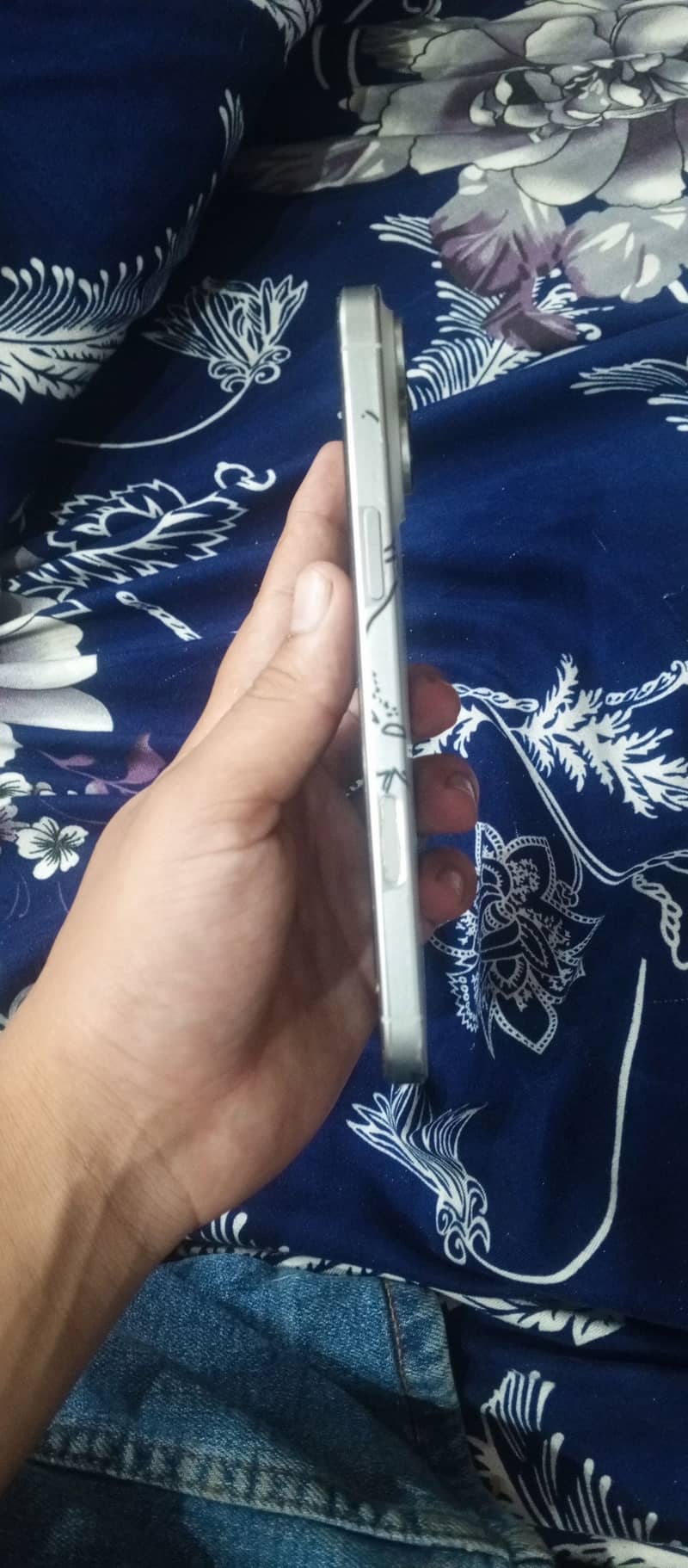 Apple iPhone 16 Pro Max 1