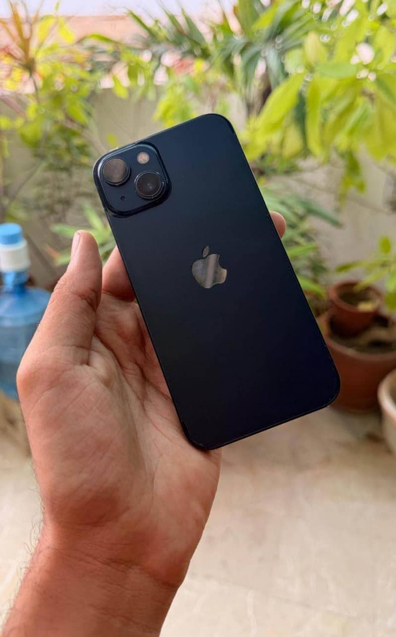 Apple iPhone 13 0