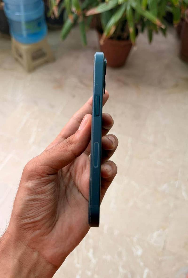 Apple iPhone 13 2